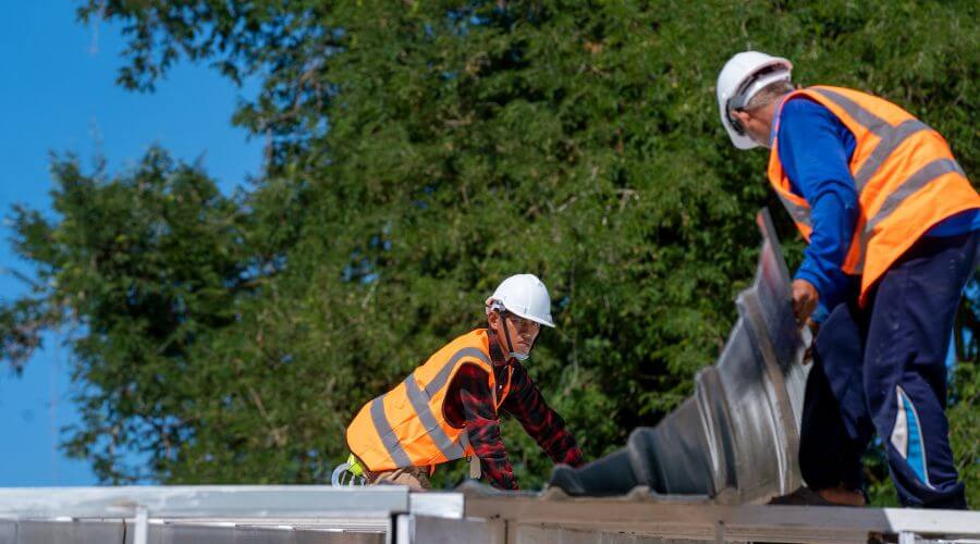 Professional gutter cleaning in New Virginia, IA